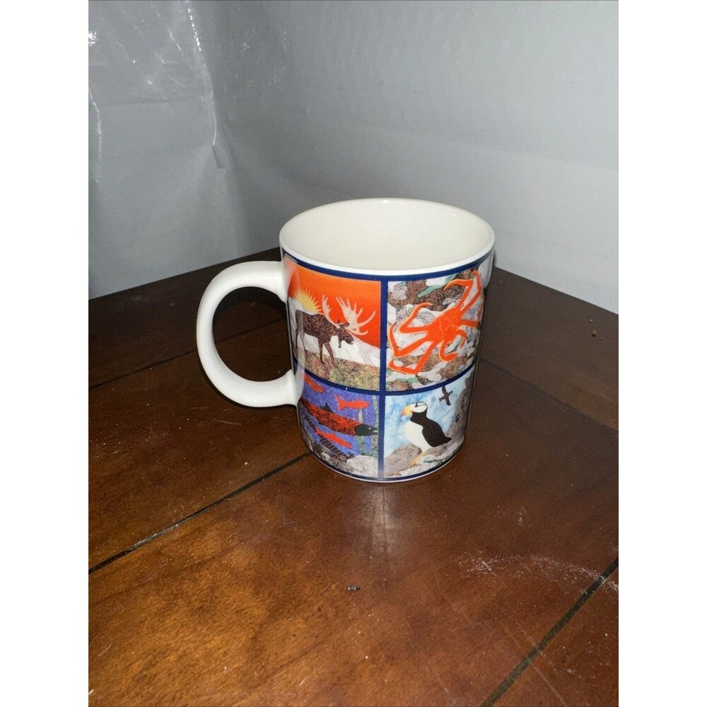 Artic Circle VGUC coffee mug in coffee Alaska souvenir state Moose Wolf Bear
